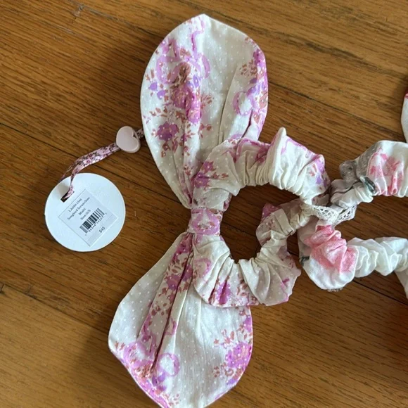 LOVESHACKFANCY Hair Scrunchies Set - Picture 4 of 4